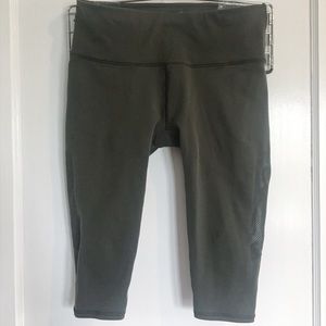 Lululemon Reveal Crop - 10